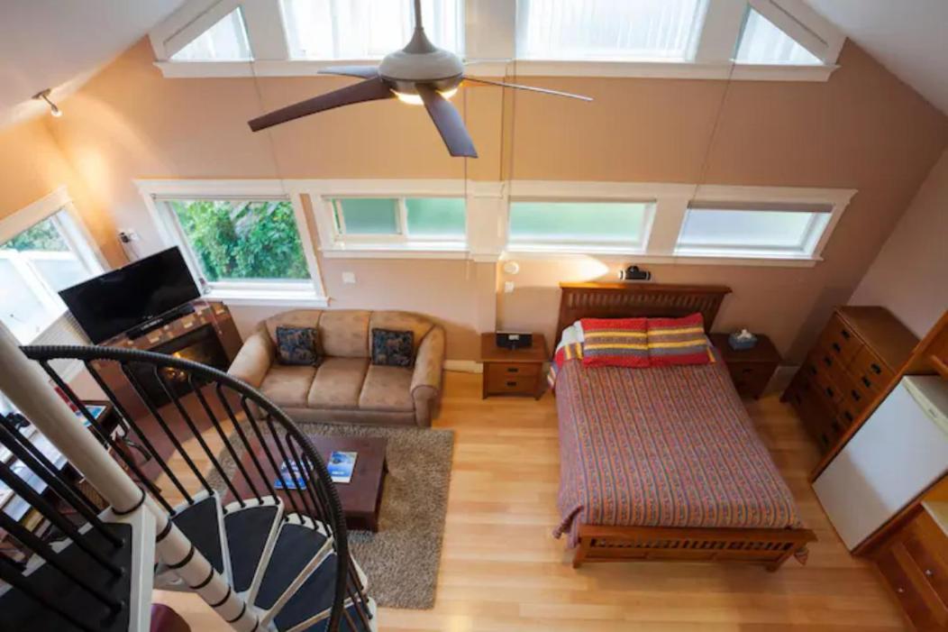 Birds Of A Feather Victoria Oceanfront Studio Suites Colwood Buitenkant foto
