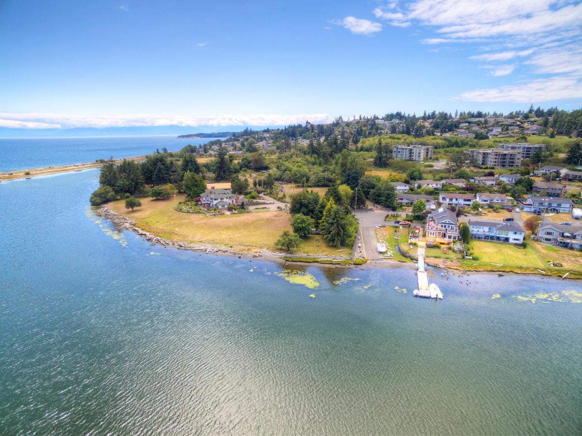 Birds Of A Feather Victoria Oceanfront Studio Suites Colwood Buitenkant foto