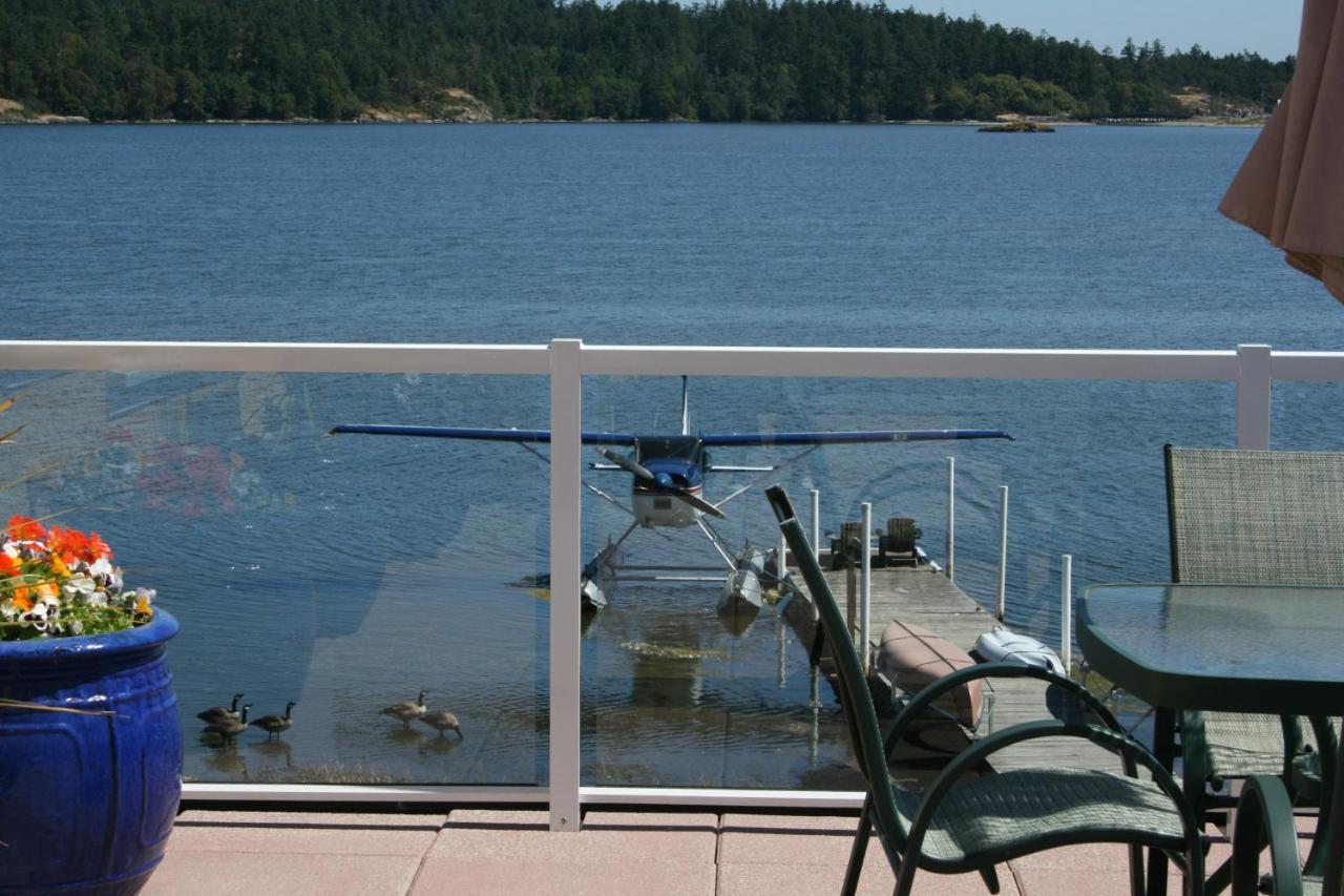 Birds Of A Feather Victoria Oceanfront Studio Suites Colwood Buitenkant foto