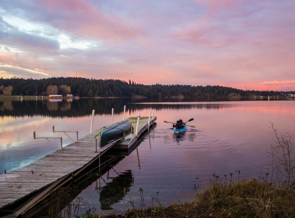 Birds Of A Feather Victoria Oceanfront Studio Suites Colwood Buitenkant foto