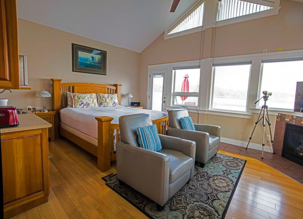 Birds Of A Feather Victoria Oceanfront Studio Suites Colwood Buitenkant foto