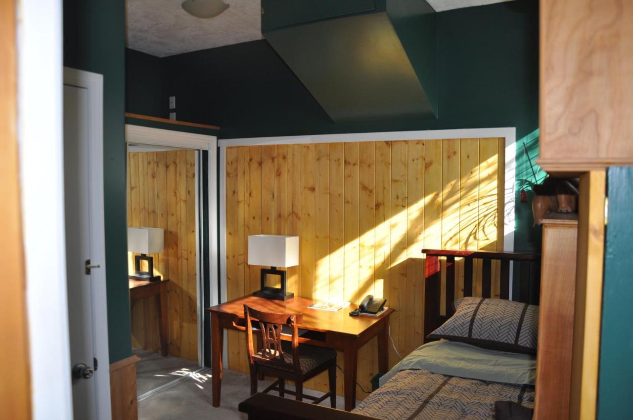 Birds Of A Feather Victoria Oceanfront Studio Suites Colwood Buitenkant foto