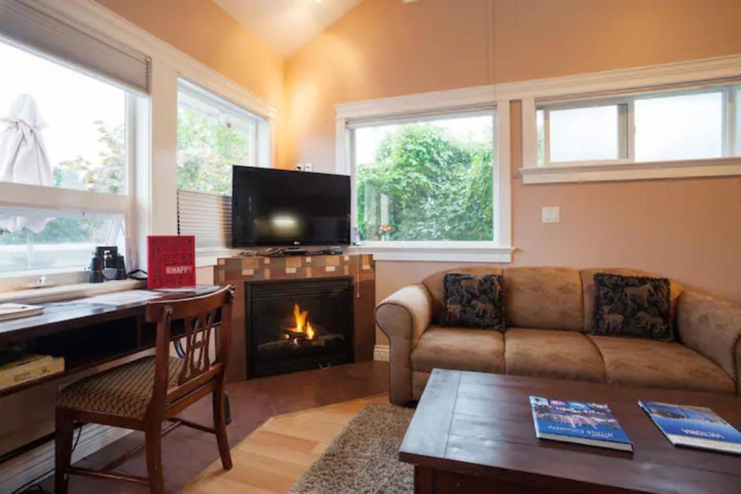 Birds Of A Feather Victoria Oceanfront Studio Suites Colwood Buitenkant foto
