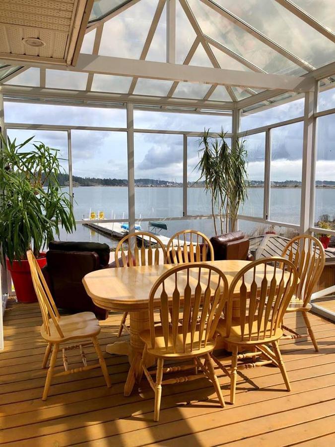 Birds Of A Feather Victoria Oceanfront Studio Suites Colwood Buitenkant foto