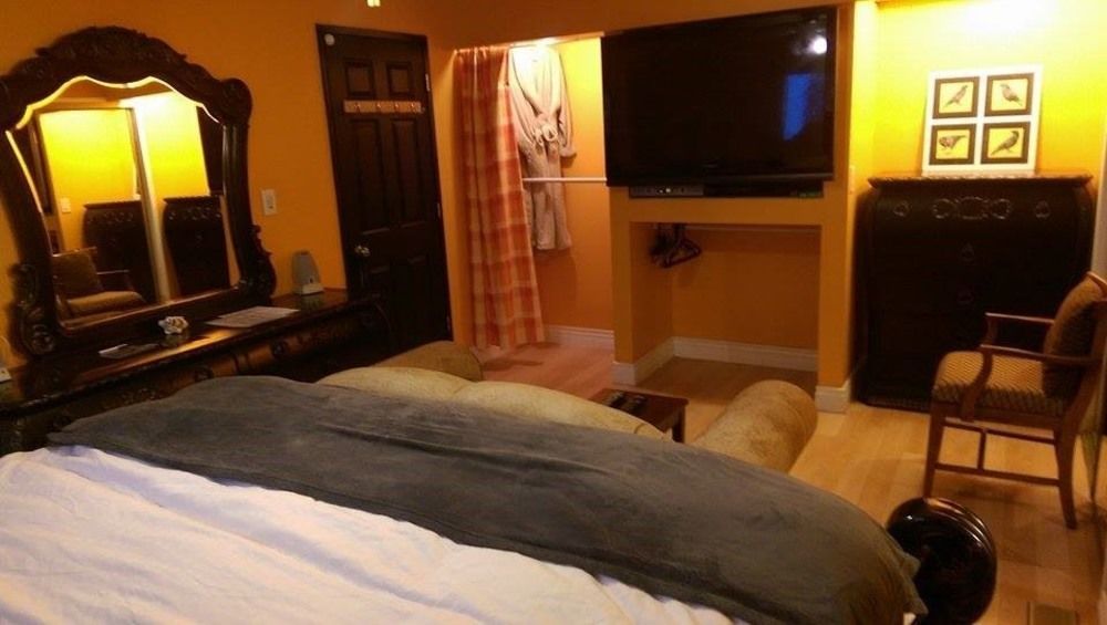 Birds Of A Feather Victoria Oceanfront Studio Suites Colwood Buitenkant foto