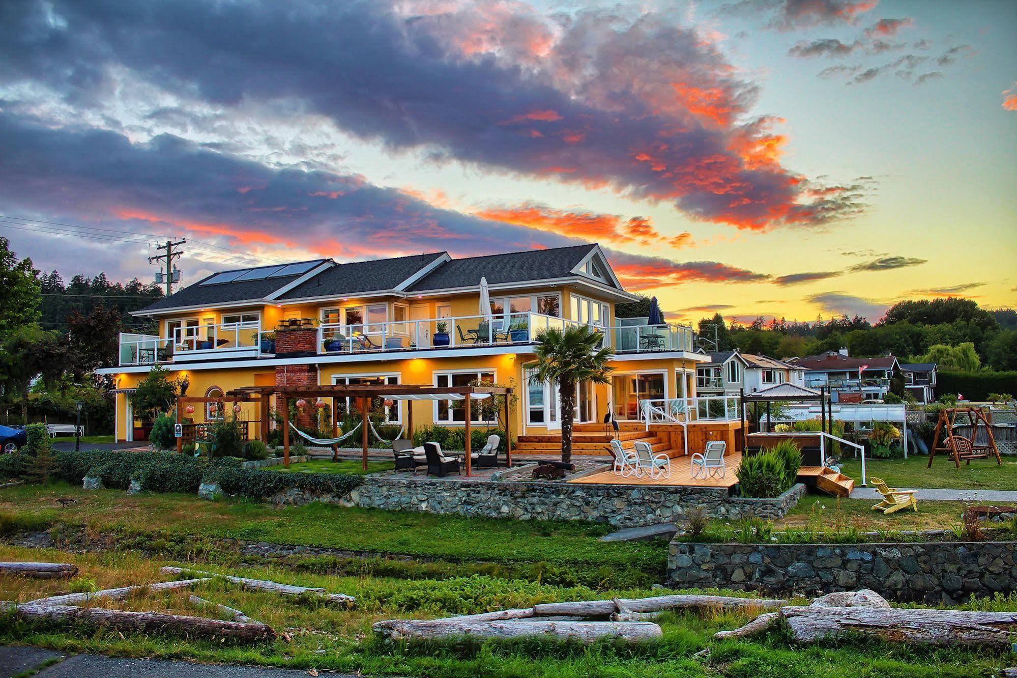 Birds Of A Feather Victoria Oceanfront Studio Suites Colwood Buitenkant foto