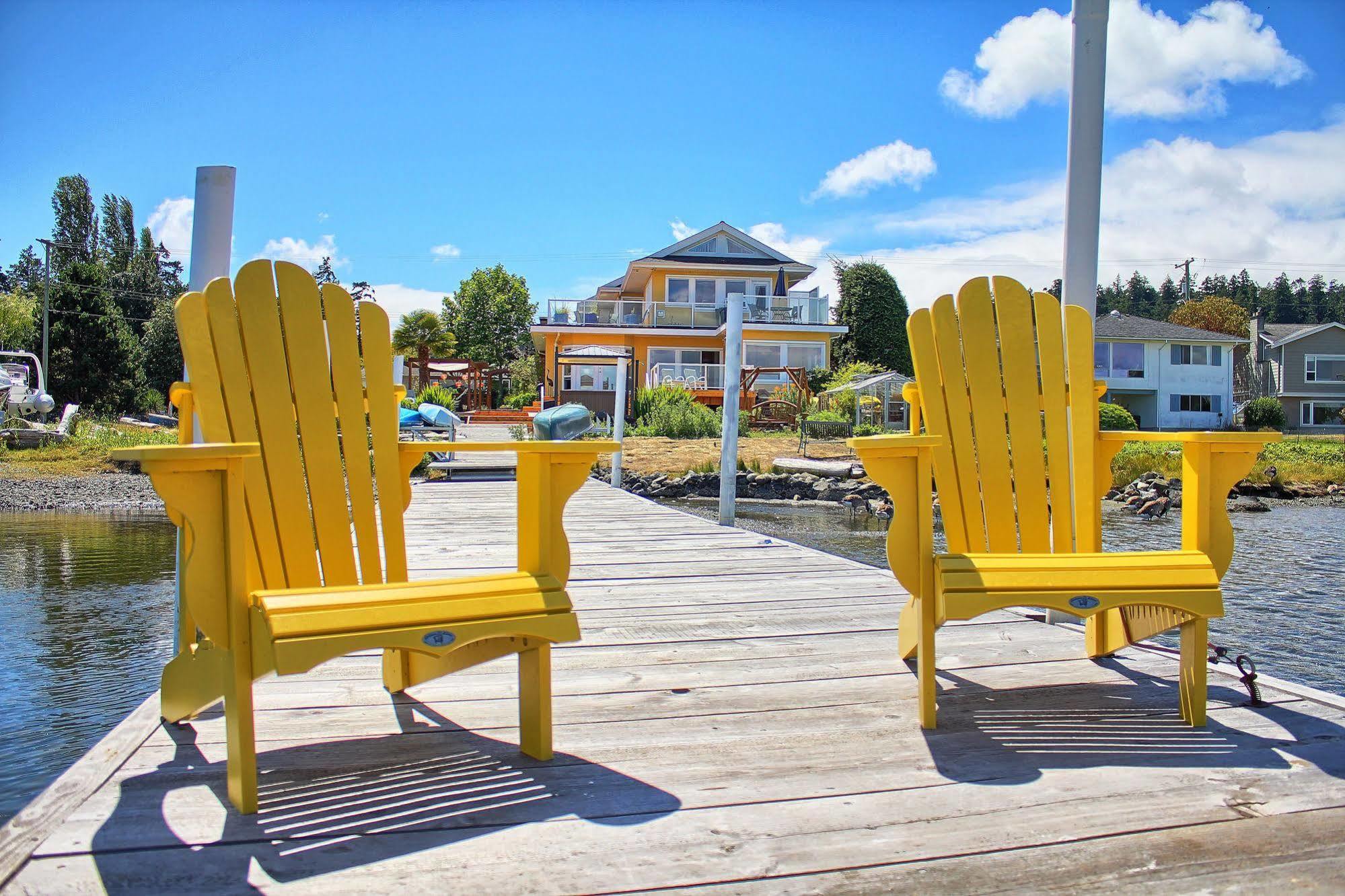 Birds Of A Feather Victoria Oceanfront Studio Suites Colwood Buitenkant foto