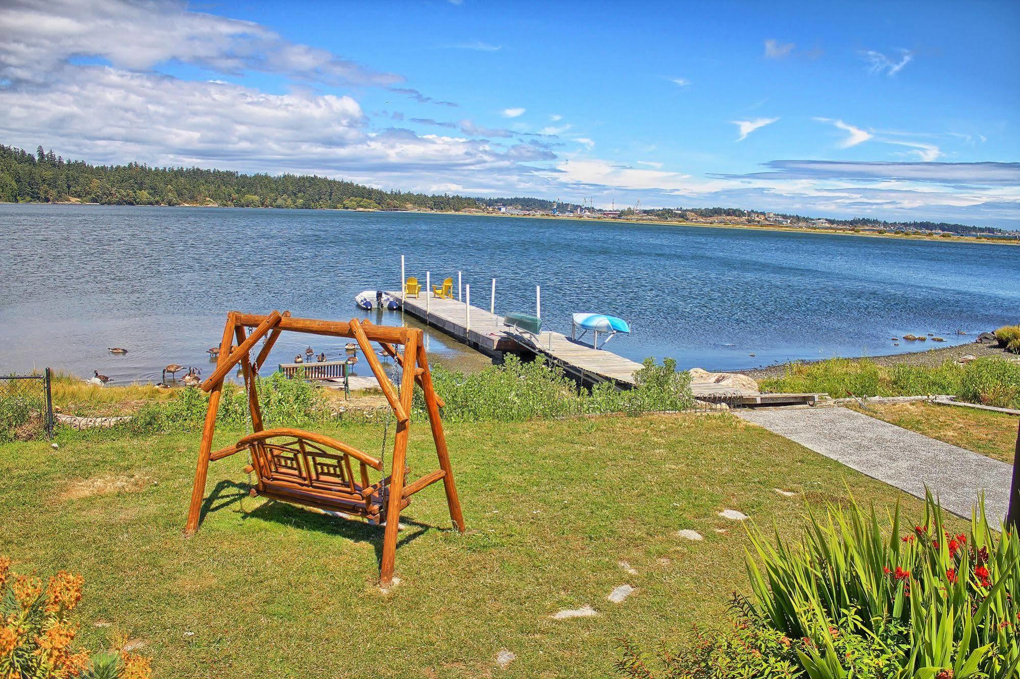 Birds Of A Feather Victoria Oceanfront Studio Suites Colwood Buitenkant foto