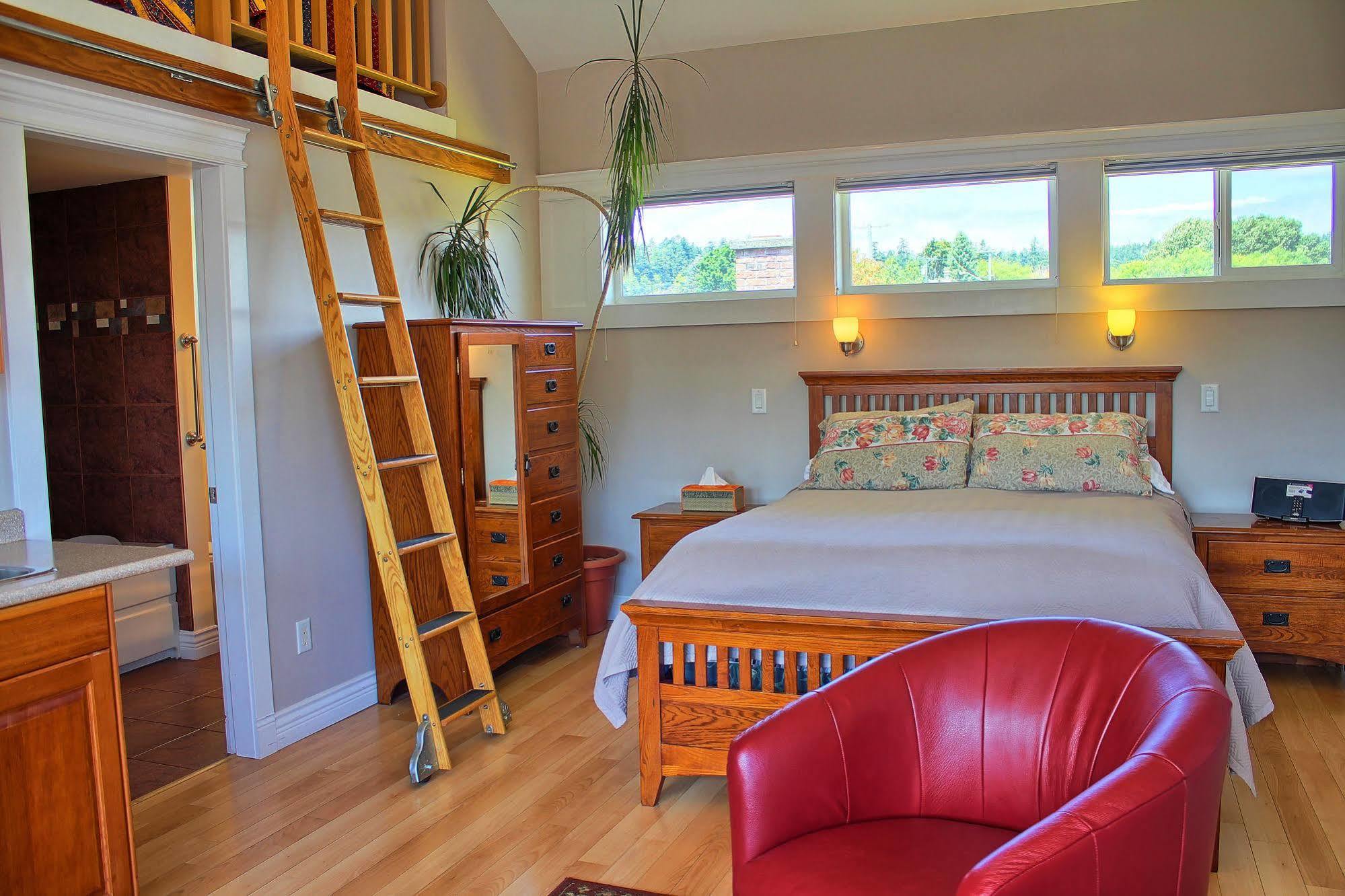 Birds Of A Feather Victoria Oceanfront Studio Suites Colwood Buitenkant foto