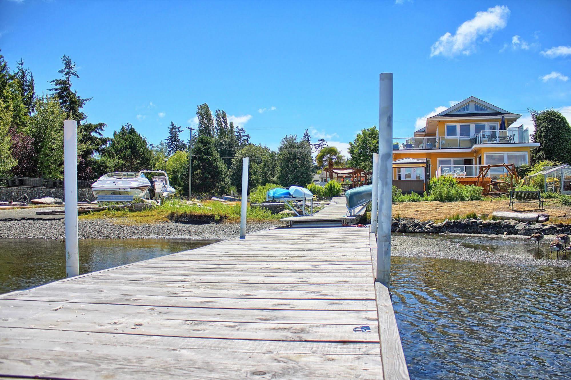 Birds Of A Feather Victoria Oceanfront Studio Suites Colwood Buitenkant foto
