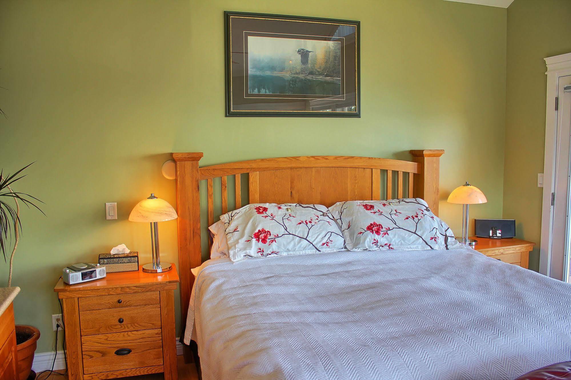 Birds Of A Feather Victoria Oceanfront Studio Suites Colwood Buitenkant foto
